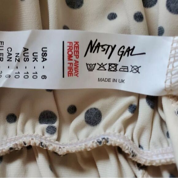 🦋EUC- Nasty Gal Tierred high neck spot smock Dress Cream color Relaxed Size 10 - Picture 6 of 9